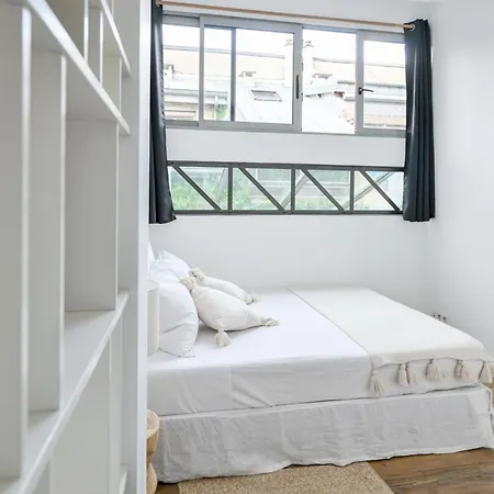 2 Bd Chic Loft With Historic Charm And Modern Amenities *