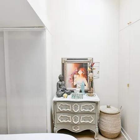 2 Bd Chic Loft With Historic Charm And Modern Amenities * Paris