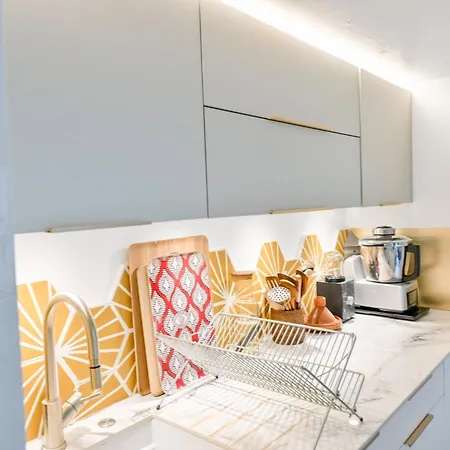 2 Bd Chic Loft With Historic Charm And Modern Amenities Paris