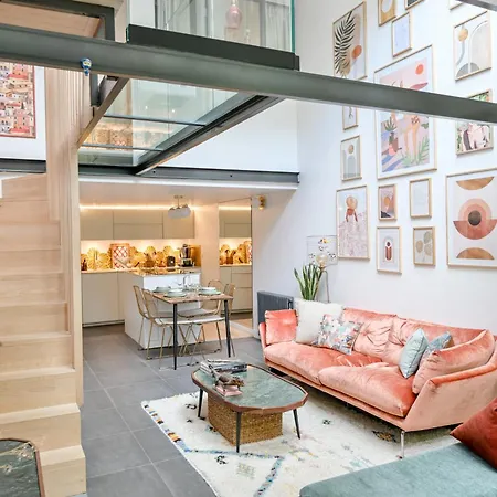 2 Bd Chic Loft With Historic Charm And Modern Amenities * Paris