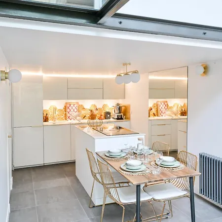 2 Bd Chic Loft With Historic Charm And Modern Amenities Paris